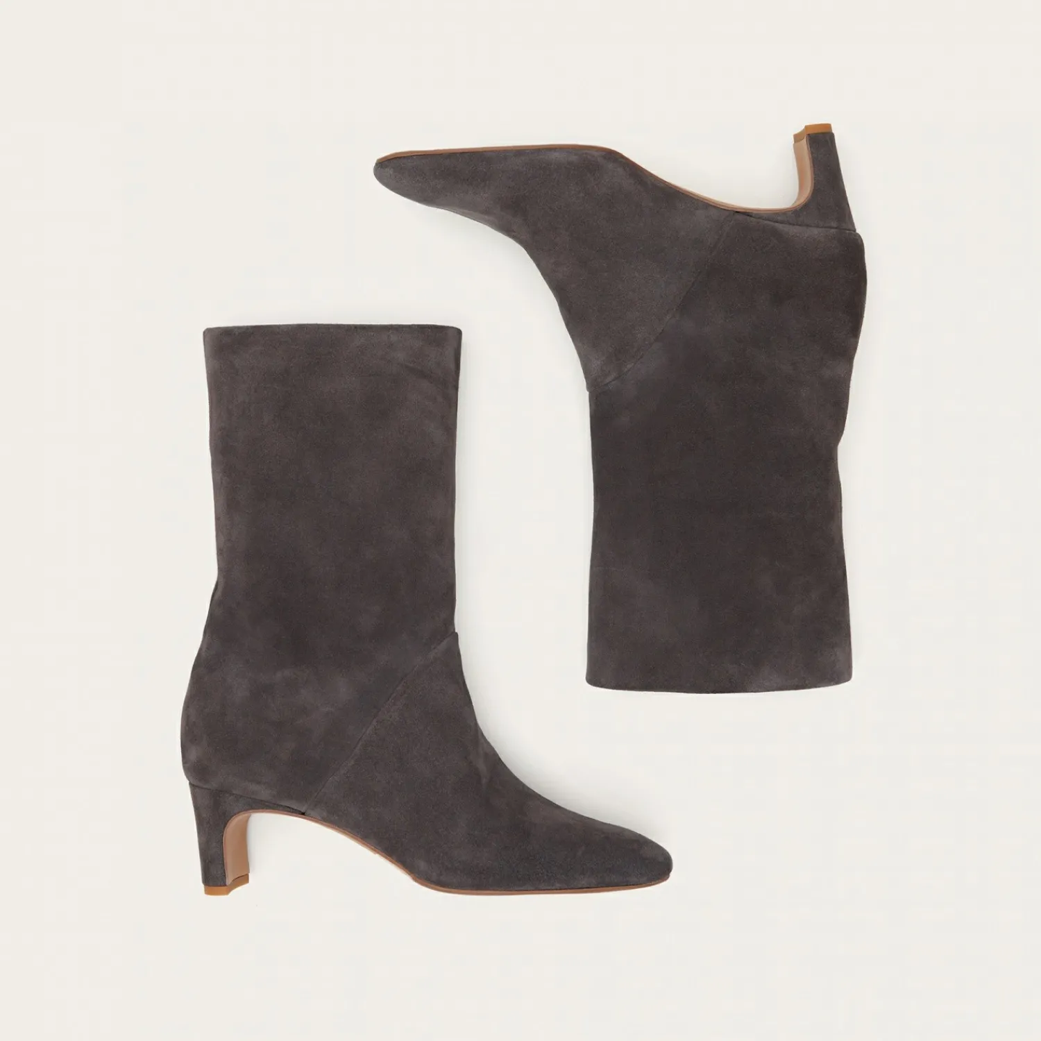 Balagan Botki|Adina Botki, Antracytowy Welur