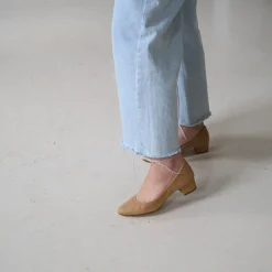 Balagan Czółenka|Migdal Czółenka Na Niskim Obcasie, Waniliowy Zamsz
