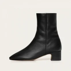 Balagan Botki|Stav Botki, Czarny
